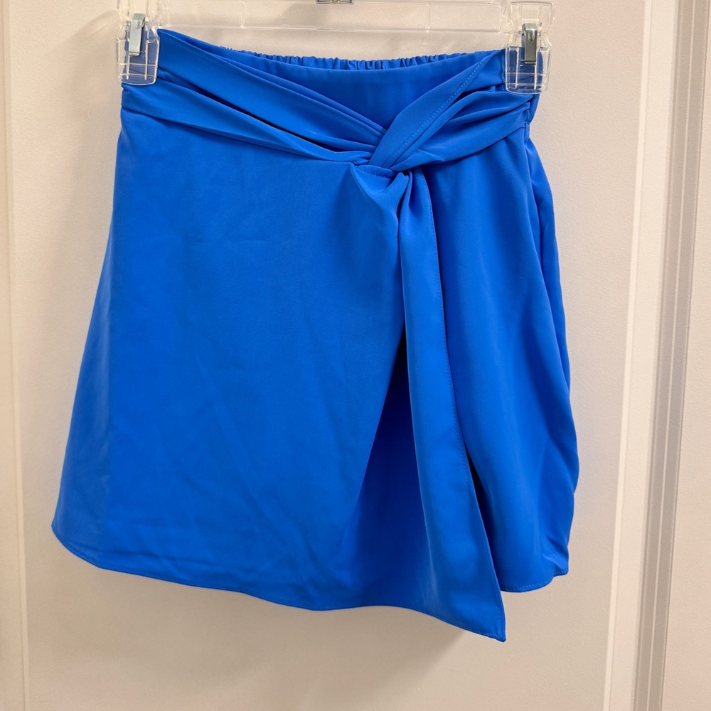 Pink lily blue skirt (built in shorts) Size XS